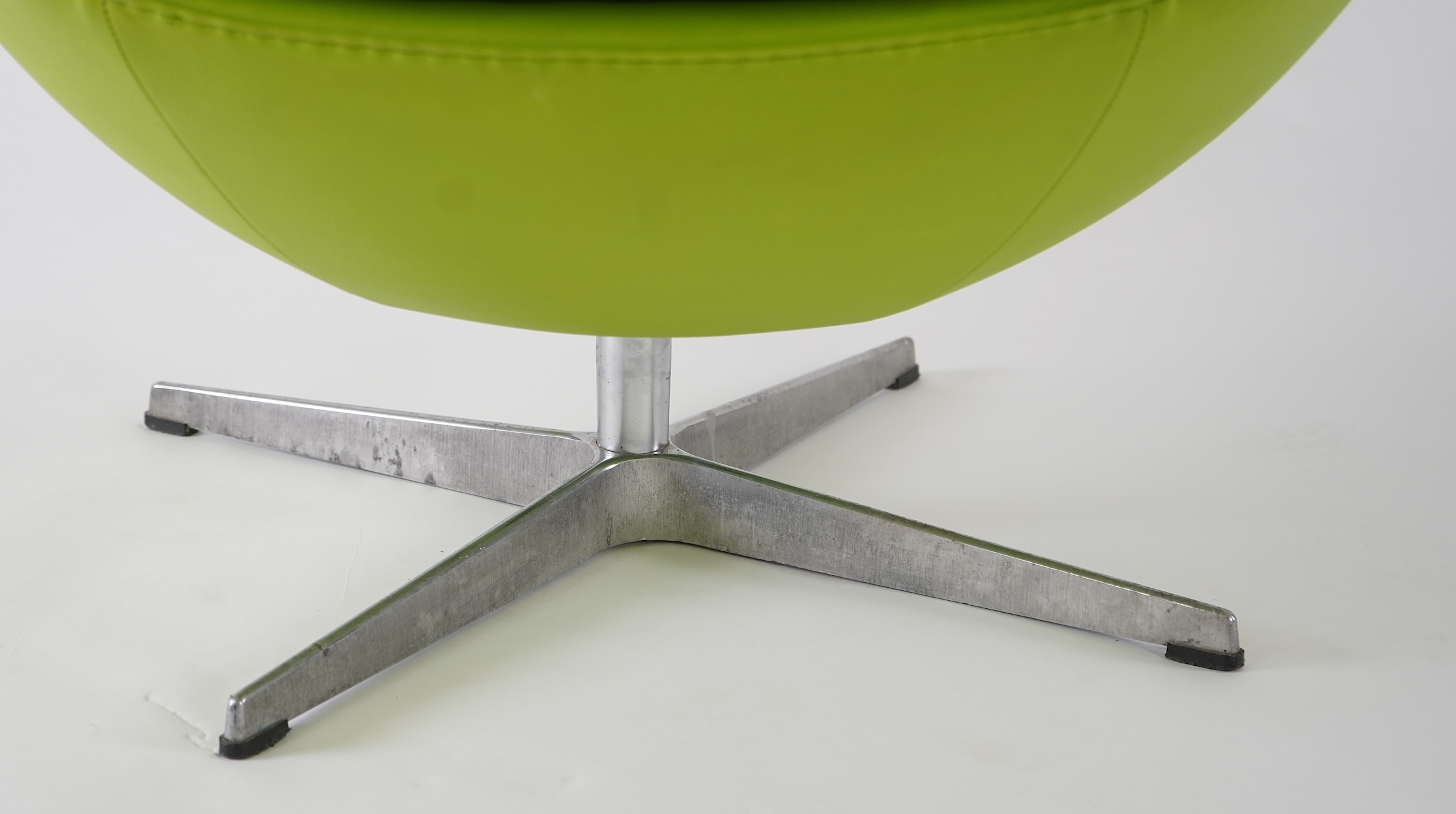 Arne Jacobsen (Danish, 1902–1971) for Fritz Hansen: An 'Egg' lounge chair